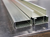 Металлический швеллер